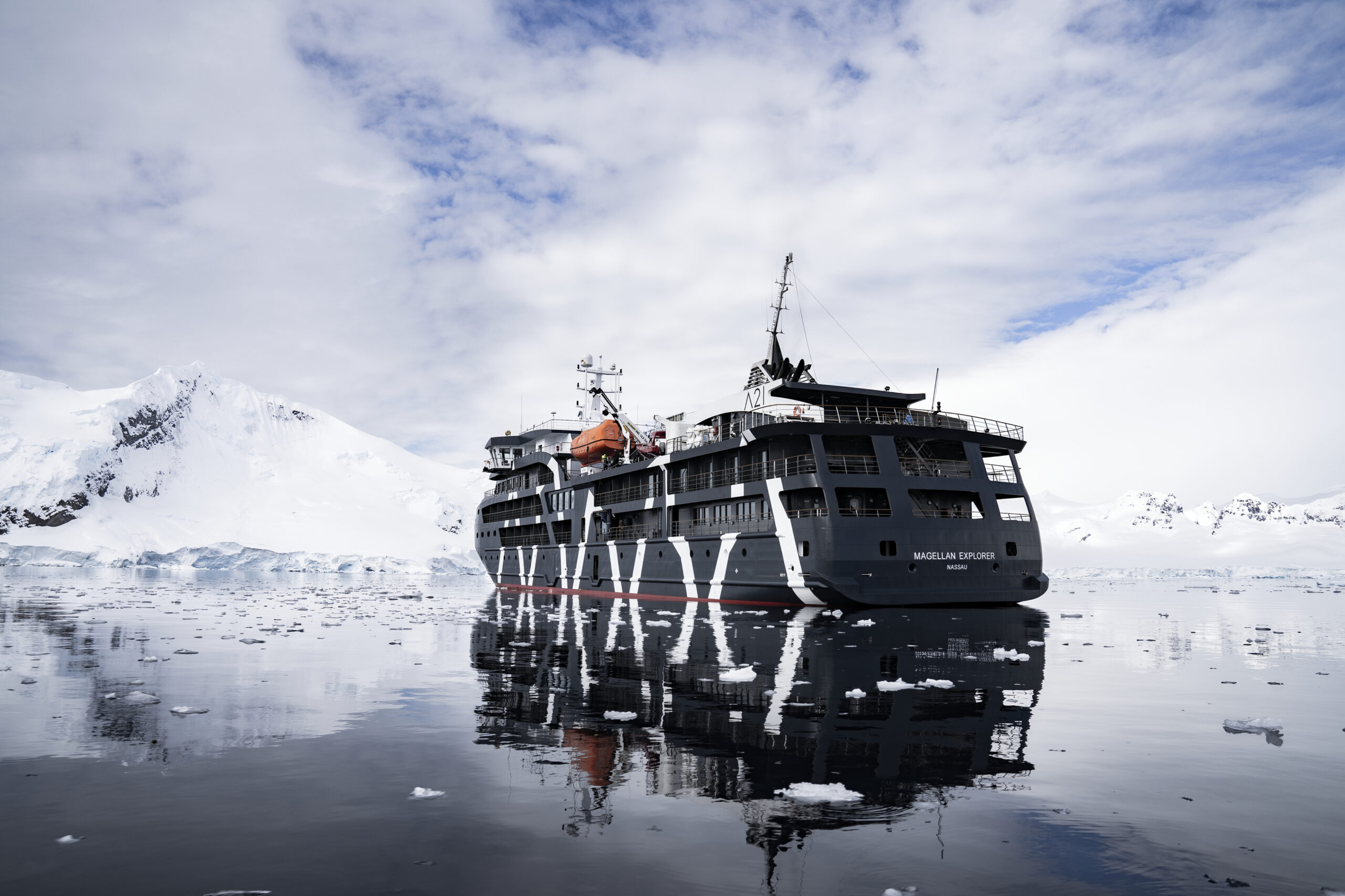 Magellan Explorer, Karen Parada Dewetak