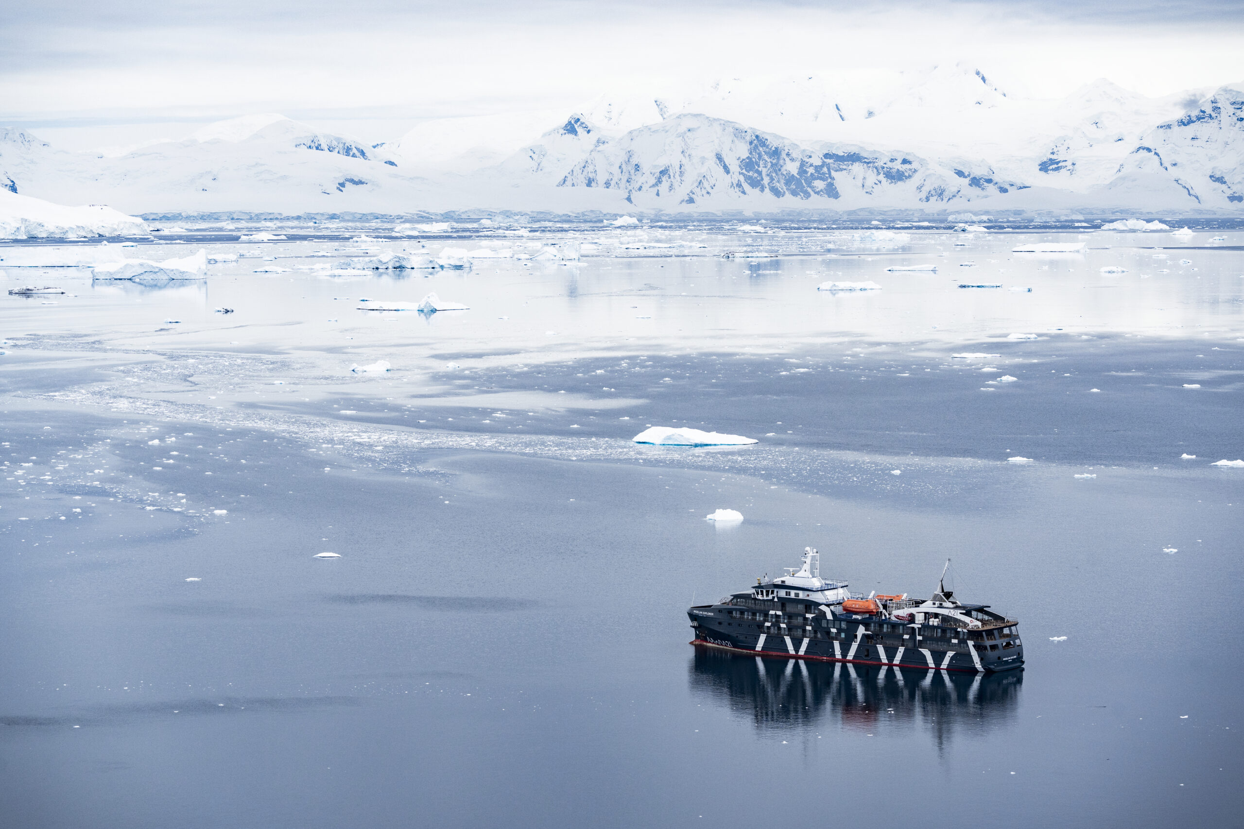 Magellan Explorer, Karen Parada Dewetak