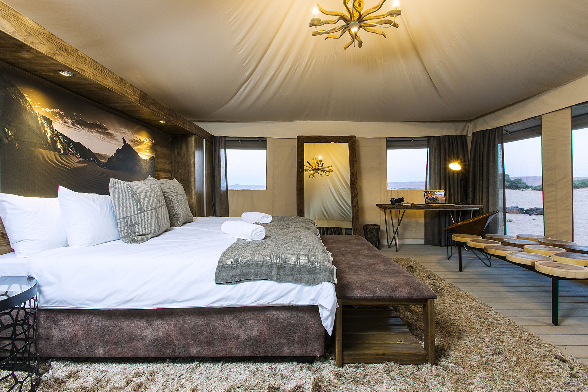 Dead Valley Lodge, Sun Karros