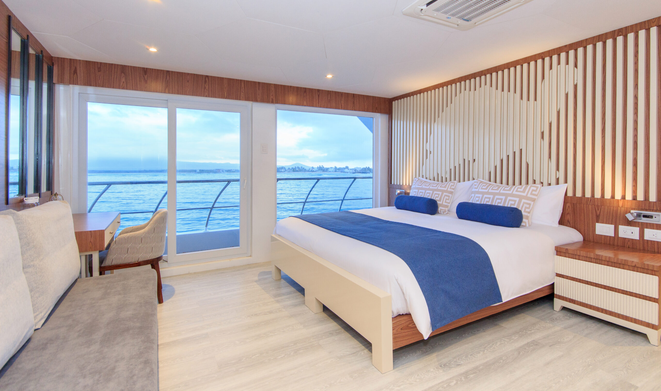 Golden Galapagos Elite