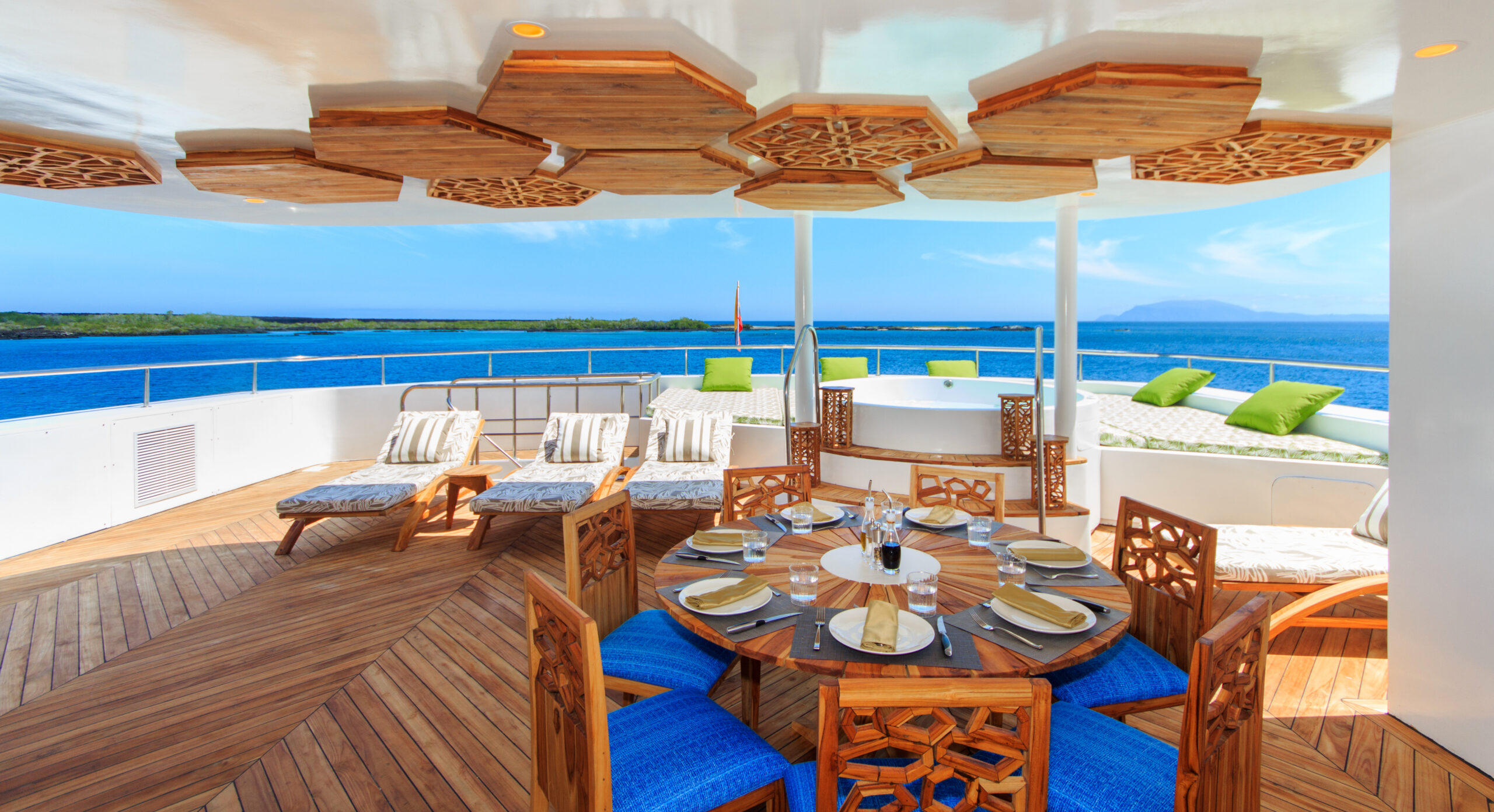 Golden Galapagos Elite