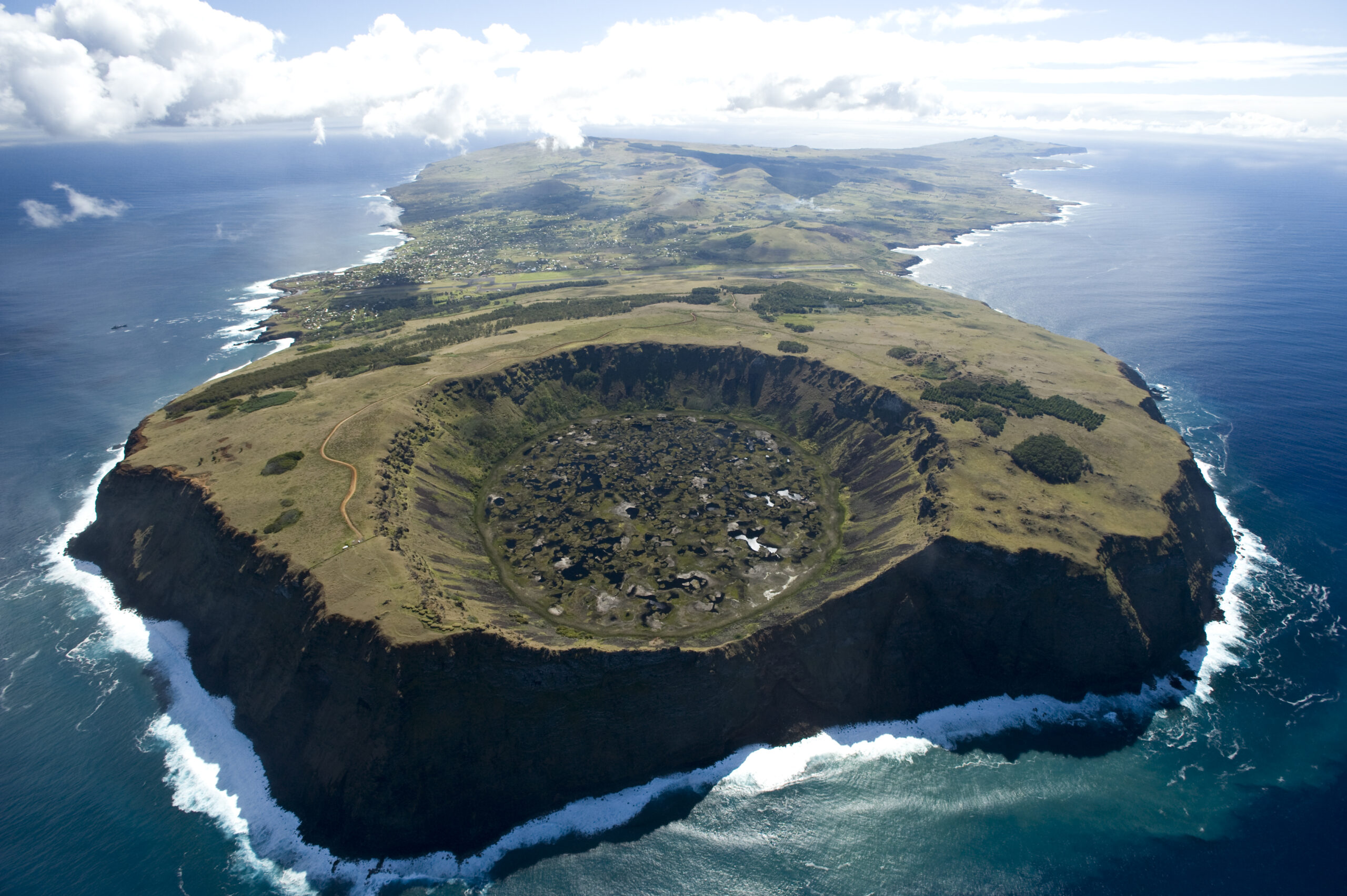 Explora Rapa Nui, Guy Wenborne