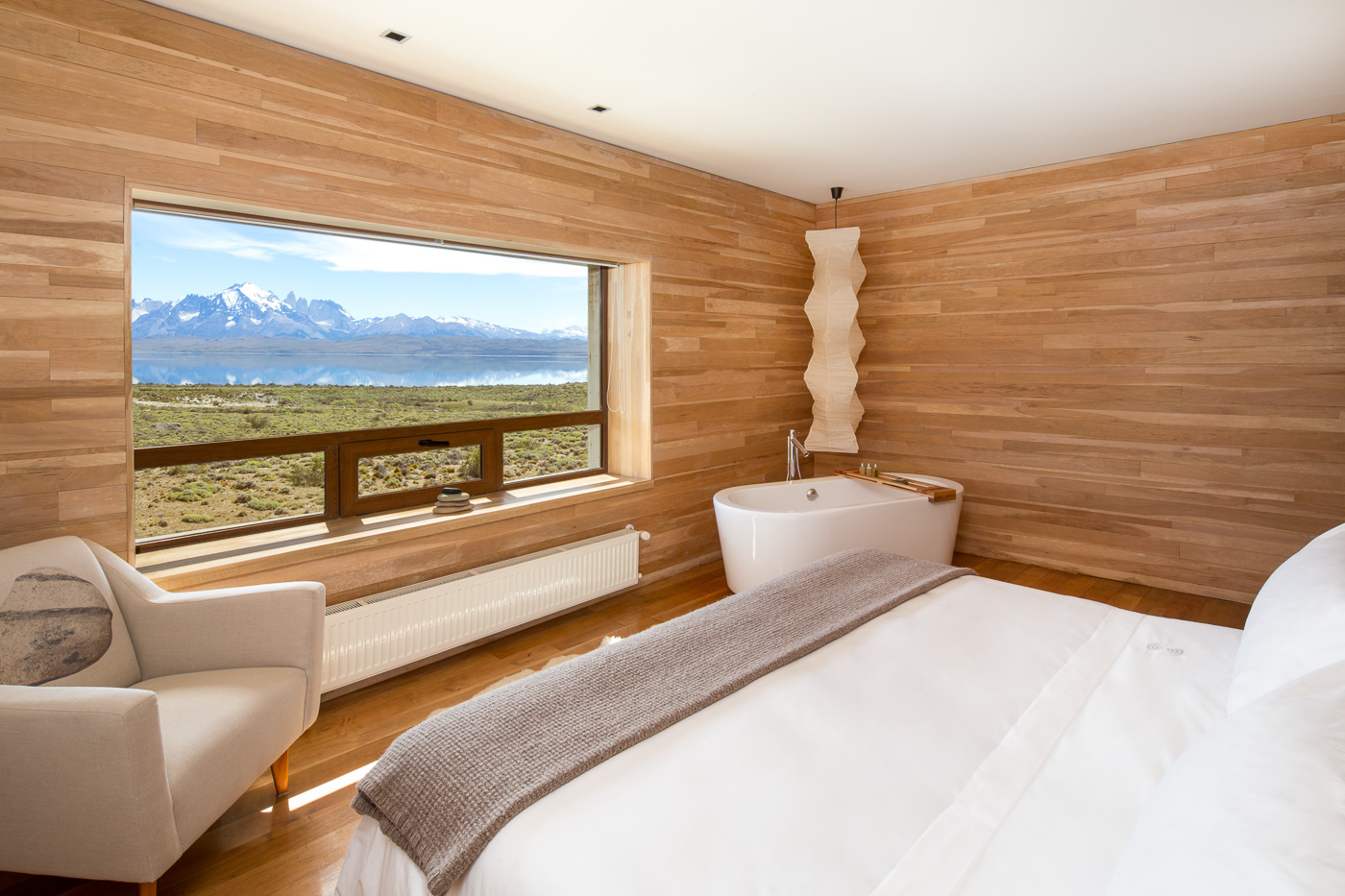 Tierra Patagonia, Pia Vergara