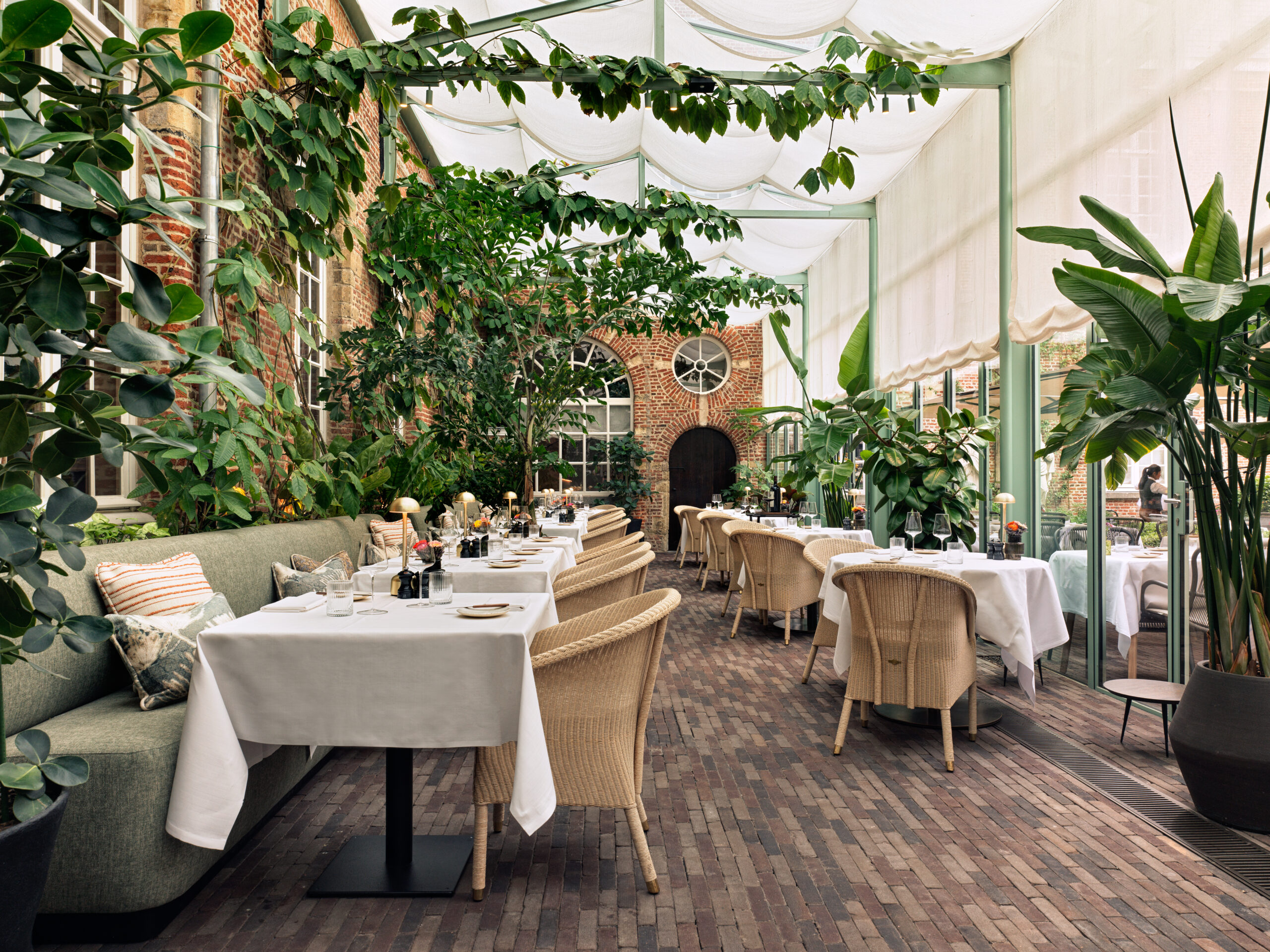 Botanic Sanctuary Antwerp/ Hugo Thomassen